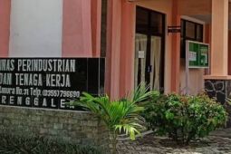 Disperinaker Trenggalek buka posko pengaduan THR