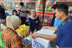 Belanja di Gerakan Pangan Murah, Warga Pontianak hemat belasan ribu rupiah