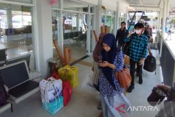 Pemudik dari kota besar mulai berdatangan di Terminal Guntur Garut
