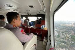 Kapolri pantau arus mudik Lebaran di Cirebon dan Bandung gunakan helikopter