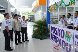 Gubernur Gorontalo pantau arus mudik di Bandara Djalaluddin
