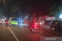 Pemudik bermotor mulai melintas jalur Cianjur