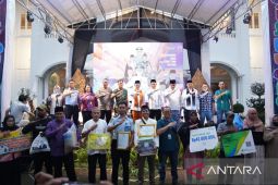 Pemkab Bekasi bagikan 74.418 paket bantuan program BUBOS