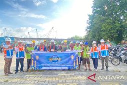 Pelindo Tanjung Pandan berbagi kepada masyarakat