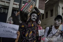 Pertunjukan pantomim Mudik Movement