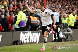 MU melorot ke posisi keempat usai ditahan imbang Tottenham 2-2