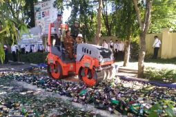 Pj Gubernur dan Kapolda Banten musnahkan 24 ribu botol minuman keras