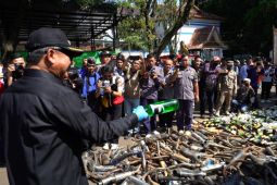 Polres Garut musnahkan 200 knalpot bising hasil operasi rutin