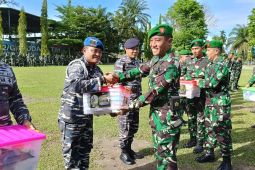 Korem 042/Gapu bagikan bingkisan Lebaran