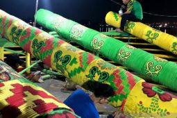 Warga di pinggiran Sungai Kapuas Pontianak siapkan meriam karbit sambut Idul Fitri 1444 H
