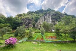 Lepas penat dengan menikmati keindahan alam Taman Batu Lawang Cirebon