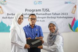 PLN UID Aceh berbagi kebahagiaan dengan sekolah di Aceh