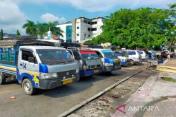 ARUS MUDIK- Angkutan pedesaan di terminal Masjid Raya sepi pemudik
