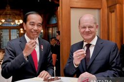 Presiden Jokowi ditemani Kanselir Jerman buka puasa dengan kurma di Hannover