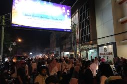 Warga Batu Merah Dalam Ambon pawai obor peringati malam 7  likur