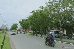 ARUS MUDIK- Mobilitas arus mudik Lebaran jalur darat  di Penajam terpantau lengang