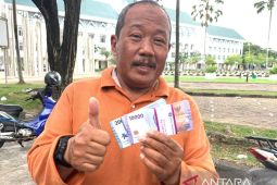 Warga Pontianak antusias tukarkan uang baru jelang Idul Fitri 1444 H