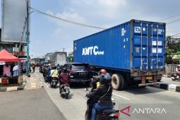 Arus Mudik - Jalur Pantura Bekasi mulai dipadati pemudik baik roda dua maupun empat