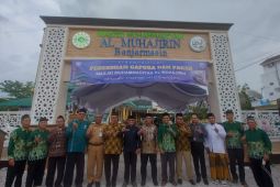 Masjid Muhajirin Banjarmasin tebar 325 paket lebaran dan resmikan gapura