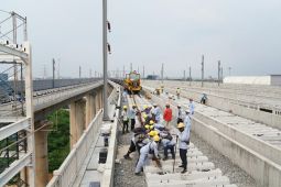 Rel kereta cepat Jakarta-Bandung dilakukan penyesuaian halus
