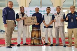 Selama Ramadhan YBM PLN UID Kalbar salurkan 1.965 paket sembako