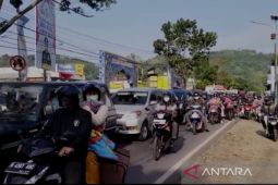 Jalur Limbangan-Malangbong di Garut padat merayap