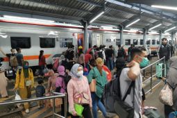 Puluhan pemudik di Daops Jember batal naik KA akibat terjebak macet