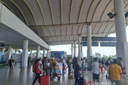 Pemudik pada H-1 di Bandara Pangkalpinang ramai
