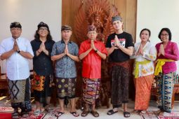 Gubernur Koster sampaikan dukungannya ke kontestan musik Paul Aro