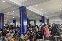 ARUS MUDIK - Polda Kalsel minta pemudik laporkan calo jual tiket di luar batas