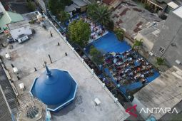 Ribuan jamaah padati lapangan-lapangan Surabaya ikuti shalat id