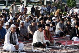 Pj.wali kota dan Plt.Sekda Sholat Idul Fitri di Lapangan Merdeka