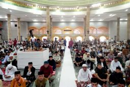 Ribuan  Muslim di Ambon ikuti shalat Id di Masjid Raya Al Fatah
