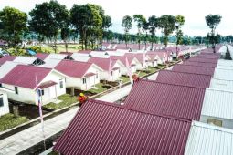 Ribuan warga terdampak bencana erupsi Semeru rayakan Lebaran di hunian baru