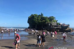 Lebih dari 300.000 turis kunjungi Tanah Lot selama 2023