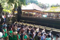 Wisata Tirta Empul jadi destinasi libur Lebaran di Bali