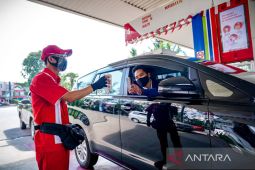 Pertamina imbau pengendara gunakan uang pas dan non-tunai saat isi BBM