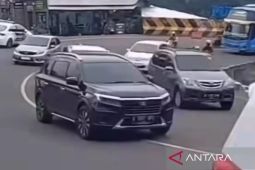 Polres Cianjur terapkan satu arah di jalur Puncak Cianjur