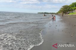 Libur Lebaran, wisatawan padati Pantai Indah Singaraja
