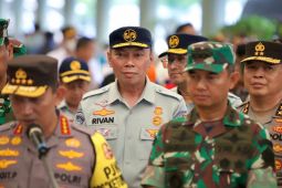Rivan A. Purwantono bersama Menhub dan Kapolri tinjau pelaksanaan mudik di Stasiun Pasar Senen