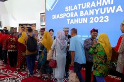 Ratusan diaspora menikmati makanan khas Banyuwangi di pendopo