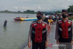 Pantai Bul-Bul di Kabupaten Toba  ramai wisatawan