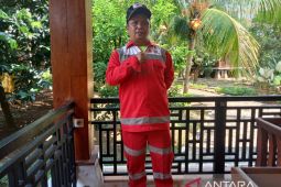 Pengabdian relawan PMI yang siap siaga di kawasan wisata saat Lebaran