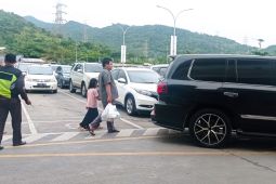ARUS BALIK - ASDP seberangkan 5.576 unit mobil dari Merak ke Bakauheni pada H+1