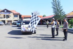 ARUS MUDIK - Polres HSU lepas tiga armada minibus mudik balik gratis