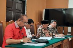 Pengacara Lukas Enembe meminta hakim tolak eksepsi KPK