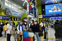 Pemilir penuhi Stasiun Gambir manfaatkan program tarif rendah untuk keberangkatan hingga 3 Mei