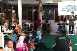 Dompet Dhuafa berkolaborasi dengan My Dervia berbagi parsel Lebaran