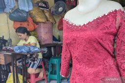 Omzet penjahit pakaian di Medan tidak naik saat Lebaran