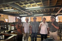 Pastika puji bisnis tekstil pewarna alam di Bali manfaatkan sampah daun